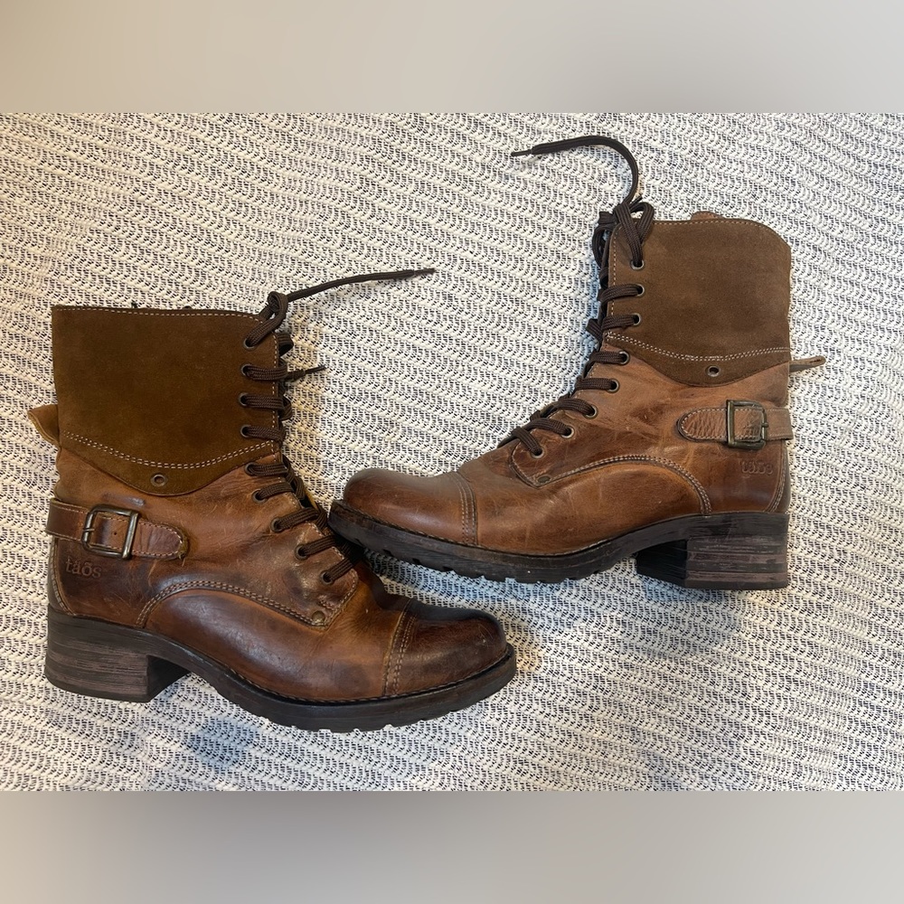 TAOS well worn boots w imperfections, please see photos